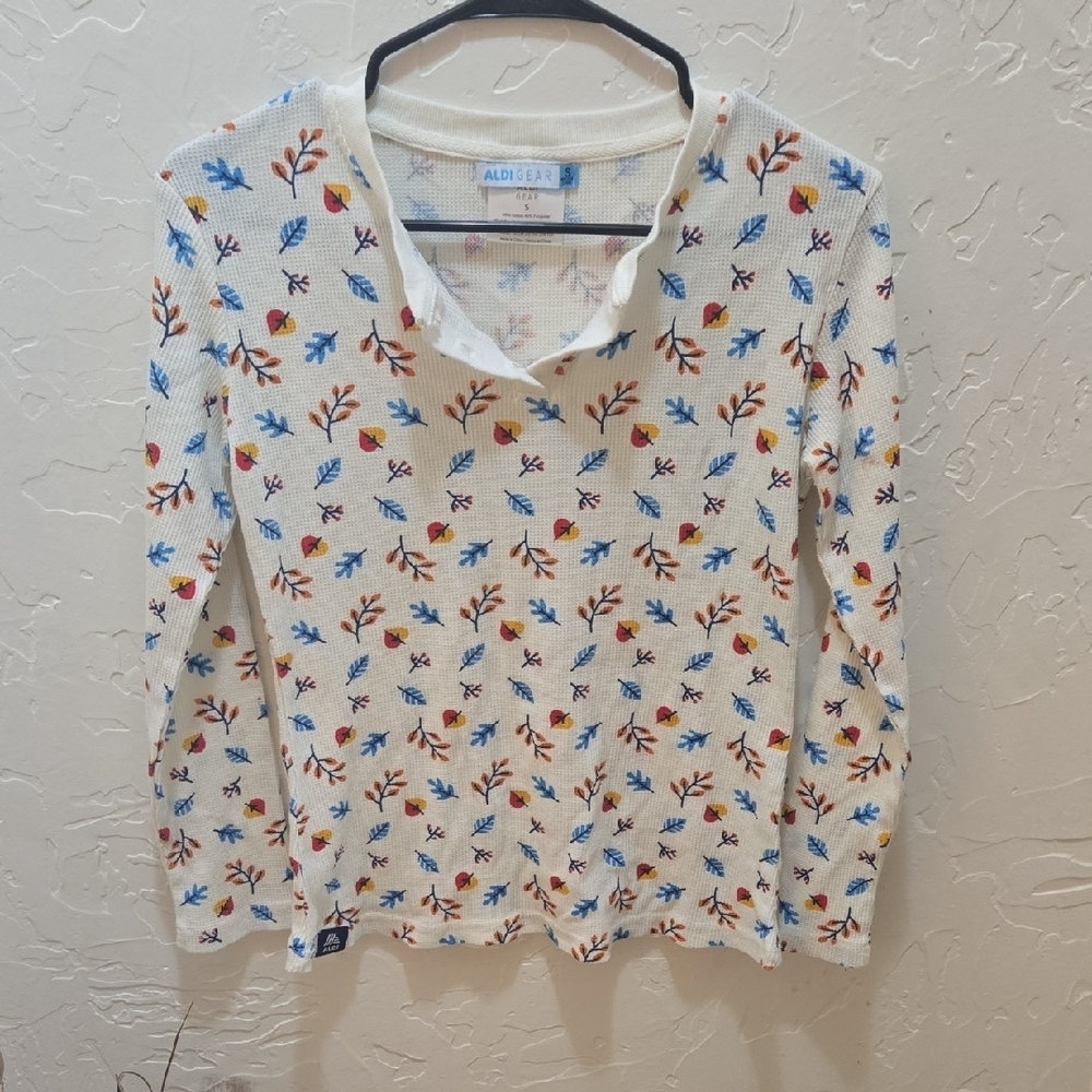 3/$10 Aldi Gear Cream Waffle Sweater with Leaf Accents